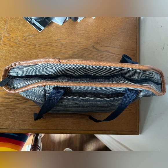 Thirty-One Insulated Navy and Brown Striped Lunch Bag - Picture 6 of 8